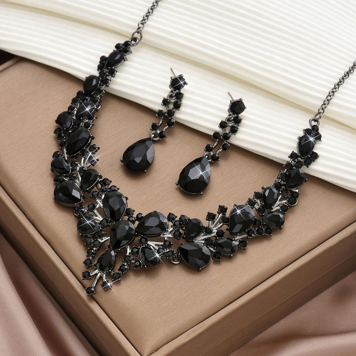 Inlaid Black Zirconia Symbol Of Beauty Elegant Jewelry Set 80828111