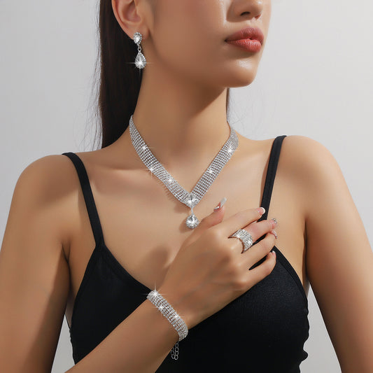 Fashionable And Luxurious Sparkling Diamond Jewelry Set For Evening Parties