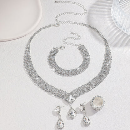 Fashionable And Luxurious Sparkling Diamond Jewelry Set For Evening Parties